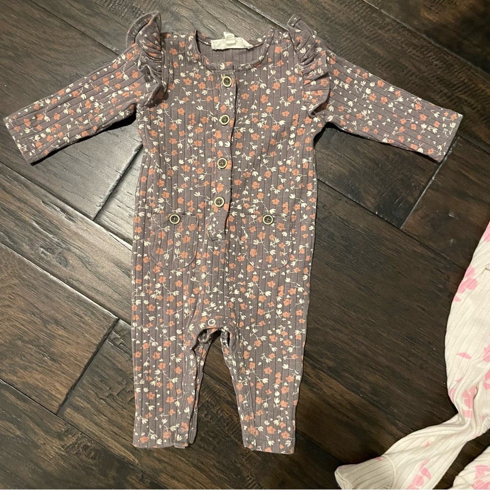 Jessica Simpson baby bundle - Picture 2 of 6